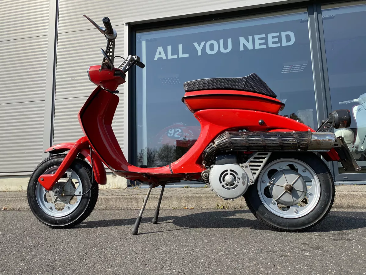 Bangku kursi -BGM PRO, Fastback- Lambretta Lui 50 C/CL, Lui 75 S/SL, Vega, Cometa - sayap timbul