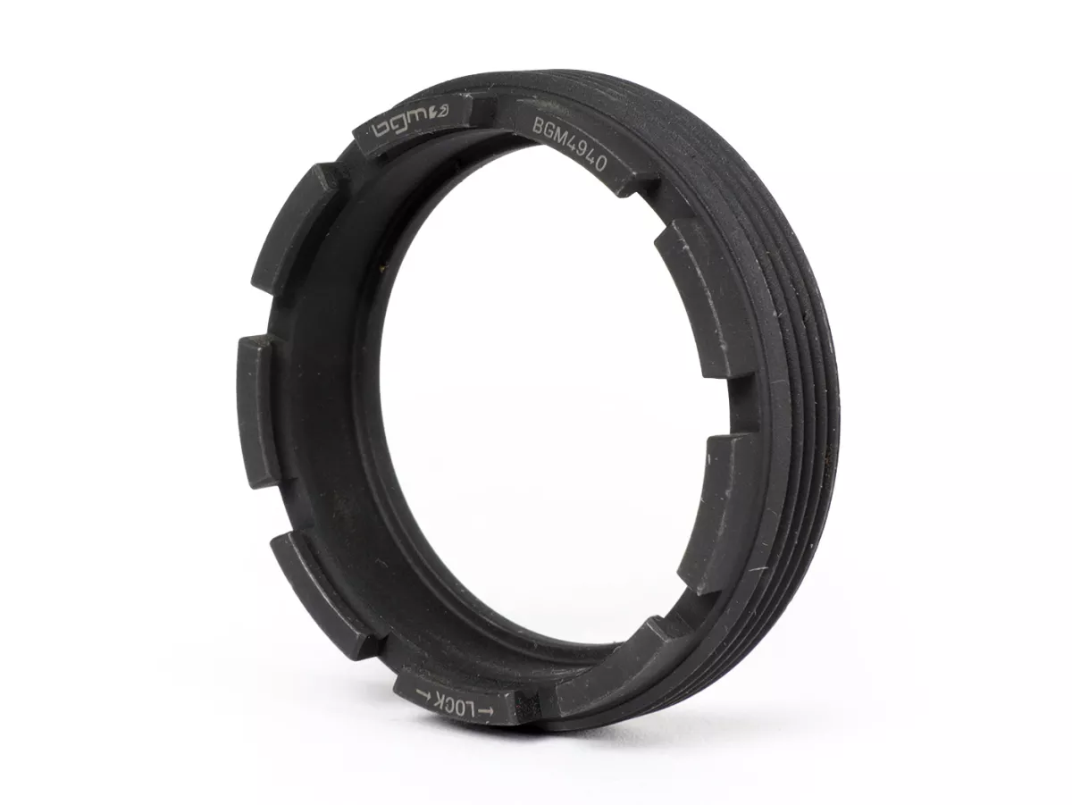 Écrou crénelé pour roulement roue arrière- BGM Original -VESPA Ø int.=40mm, Ø ext.=49mm, dents=9- Vespa Super 125 (VNC1T), Super 150 (VNB1T, -153261), pour roulement roue avant Vespa GS160 (VSB1T, VSB2T), SS180 (VSC1)