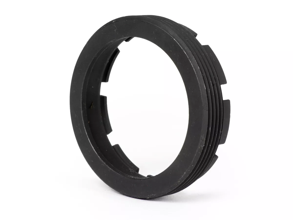 Écrou crénelé pour roulement roue arrière- BGM Original -VESPA Ø int.=40mm, Ø ext.=49mm, dents=9- Vespa Super 125 (VNC1T), Super 150 (VNB1T, -153261), pour roulement roue avant Vespa GS160 (VSB1T, VSB2T), SS180 (VSC1)