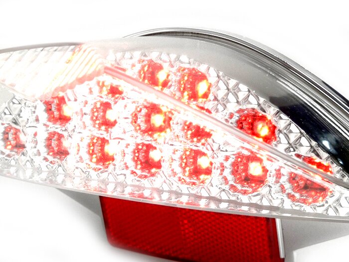 Fanale posteriore -BGM ORIGINAL in vetro trasparente 15 LED con funzione di indicatore di direzione- MBK Nitro (YQ50/L, 2 tempi), Yamaha Aerox (YQ50/L, 2 tempi)