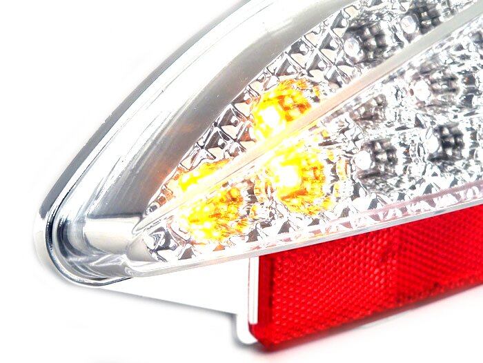 Fanale posteriore -BGM ORIGINAL in vetro trasparente 15 LED con funzione di indicatore di direzione- MBK Nitro (YQ50/L, 2 tempi), Yamaha Aerox (YQ50/L, 2 tempi)