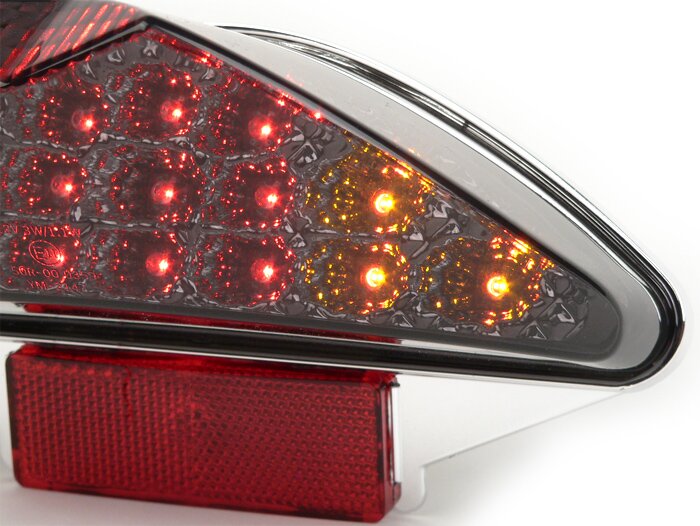 Fanale posteriore -BGM ORIGINAL in vetro trasparente 15 LED con funzione di indicatore - MBK Nitro (YQ50/L, 2 tempi), Yamaha Aerox (YQ50/L, 2 tempi) - nero