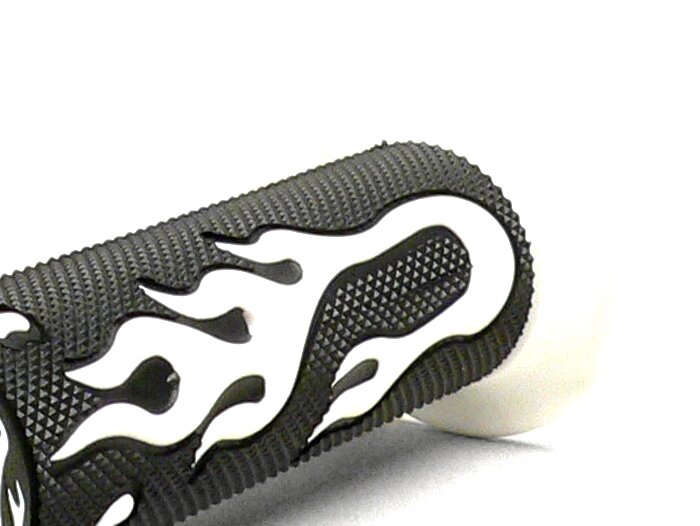 Pair of grips -FLAME- black/white