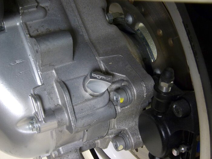 Juego de tapones de llenado de aceite con varilla -BGM PRO, aceite motor + aceite caja de cambios- Piaggio Leader/Quasar - Vespa ET4, LX, LXV, S, GT, GTS, GTV, GTL 125-300cc - Anodizado plata