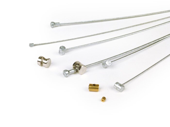 Kabel set universal di dalam -BGM ORIGINAL Vespa, Lambretta- 2x Ø = 1.9mm x 2100mm (nipple tipe pear, digunakan sebagai kabel kopling/kabel rem depan), 2x Ø = 1.6mm x 2100mm (nipple Ø = 5.5mm x 7mm, digunakan sebagai kabel shift), 1x Ø = 1.2mm x 2500mm (n