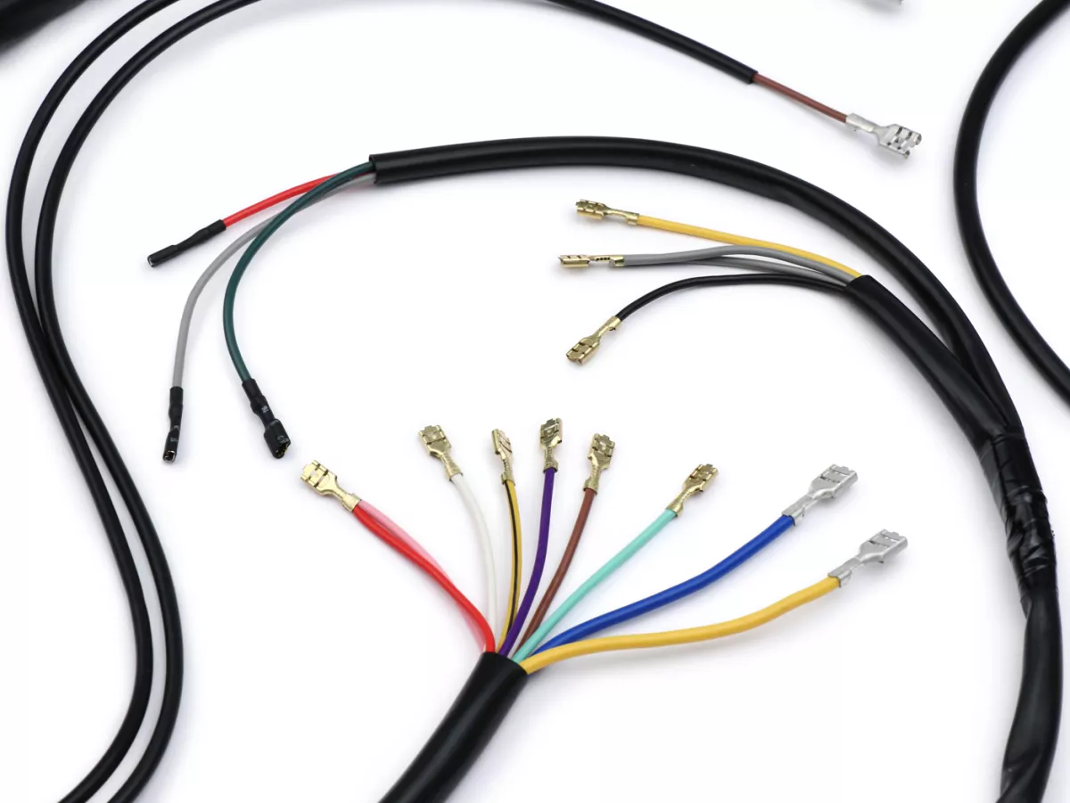 Kabelboom set incl. schakelaar -BGM ORIGINAL- Vespa PX oud (Italië, of voor conversie), 1981-1983, met 3-pins spanningsregelaar, met richtingaanwijzers, zonder batterij, claxon AC (zoemer), ontsteking bodemplaat met 5-draads elektronische, contactslot 4-p