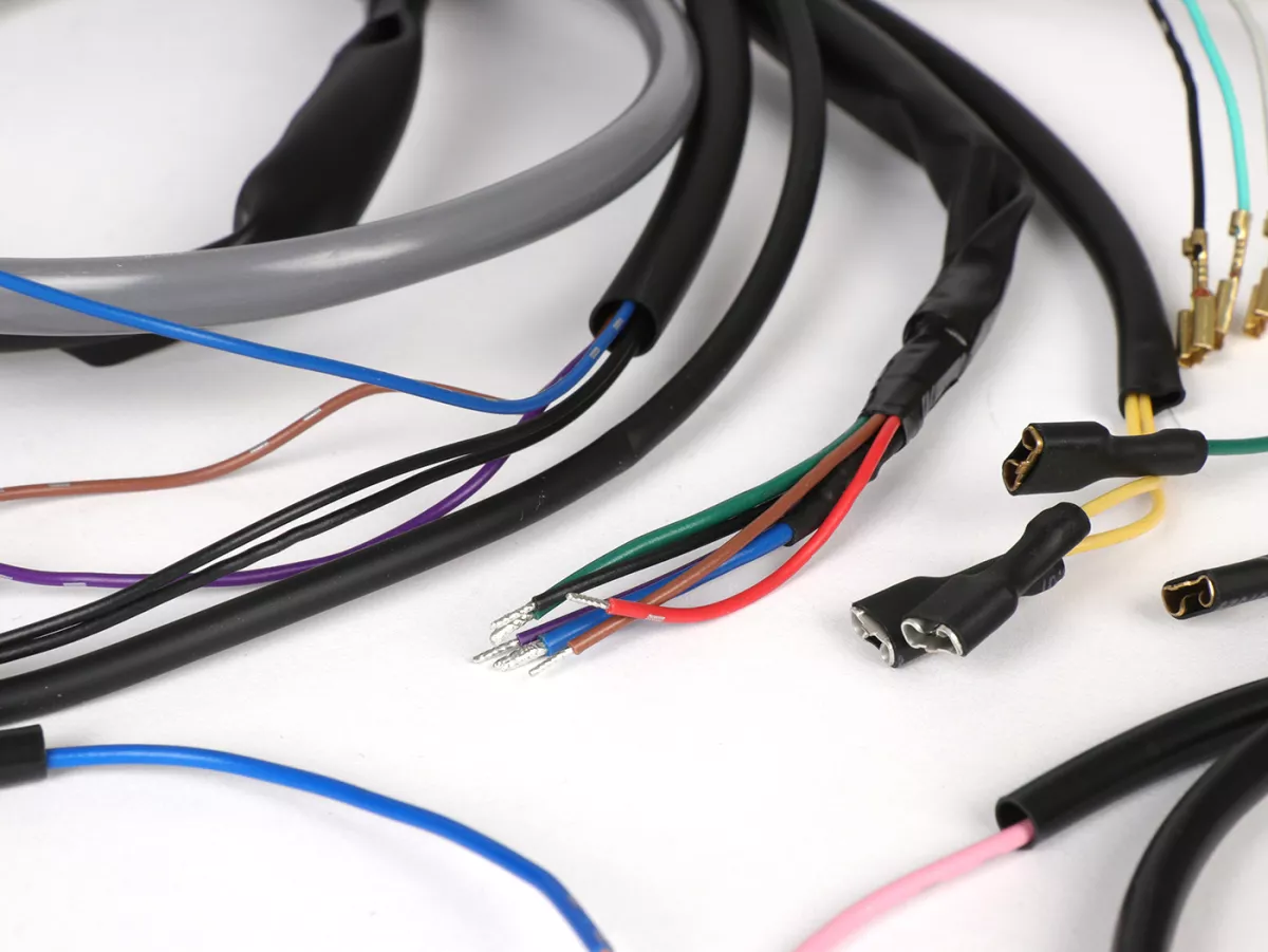 Juego de cables -BGM ORIGINAL- Vespa V50S (V5SA1T), V50 SS (V5SA2T) 50 Revival (V5R1T), SR/Sprinter (V5SS2T), 90 Racer (V9SS2T), PV125 (VMA2T) - modelos con intermitentes de manillar, luz de carretera y luz de freno