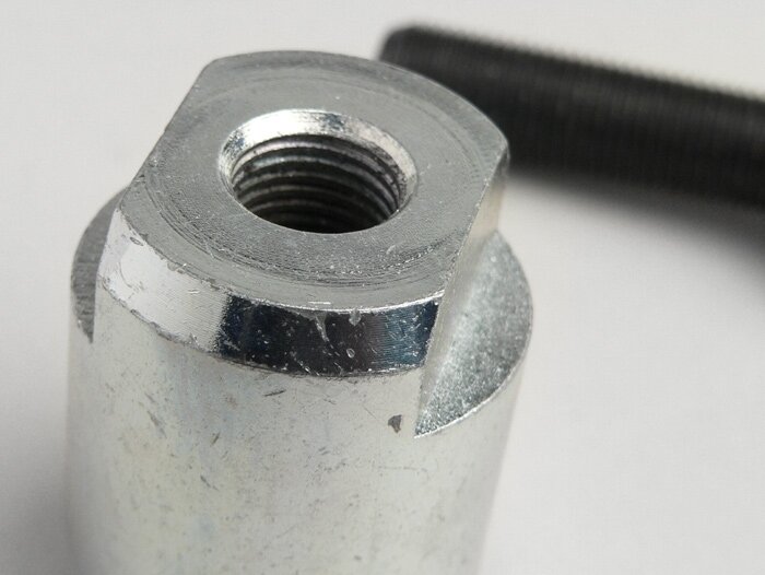 Extractor -M26 x 1,0 (outside)- (flywheel extractor Piaggio 50cc 2-stroke and 125 4T pre Leader 125 4T pre Leader engine)