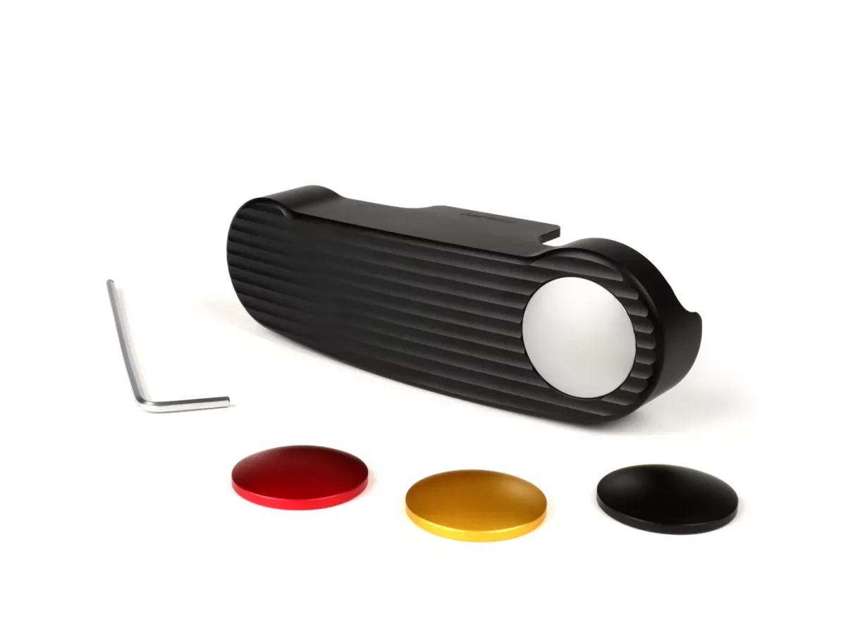 Cache balancier -BIKERS, balancier droit, argenté, rouge, doré, noir- Vespa Primavera 50 (2017-) (ZAPCA0100, ZAPCA0200), Vespa Primavera 125 (2016-) (RP8M82100, RP8M82310, RP8M82500, RP8M82821, ZAPMA1100, ZAPMA1101), Vespa Primavera 150 (2016-) (ZAPMA1200