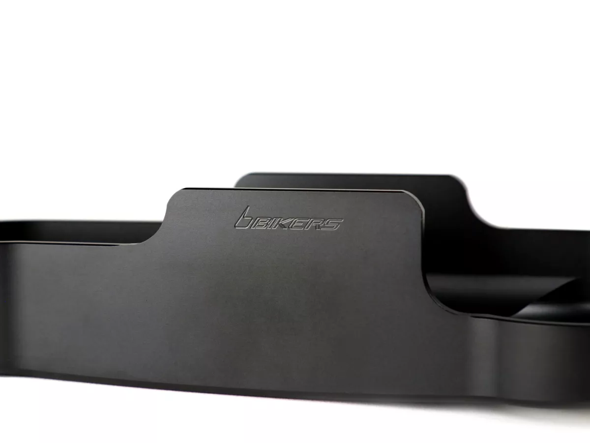 Cache balancier -BIKERS, balancier droit, argenté, rouge, doré, noir- Vespa Primavera 50 (2017-) (ZAPCA0100, ZAPCA0200), Vespa Primavera 125 (2016-) (RP8M82100, RP8M82310, RP8M82500, RP8M82821, ZAPMA1100, ZAPMA1101), Vespa Primavera 150 (2016-) (ZAPMA1200