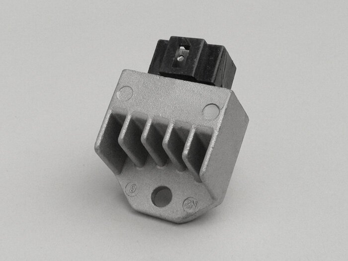 Regulator tegangan -4-pin- Peugeot 50-100 ccm, Honda 50 ccm (2-tak), Kymco 50 ccm (2-tak), SYM 50 ccm (2-tak), Morini 50 ccm (tipe Aprilia)