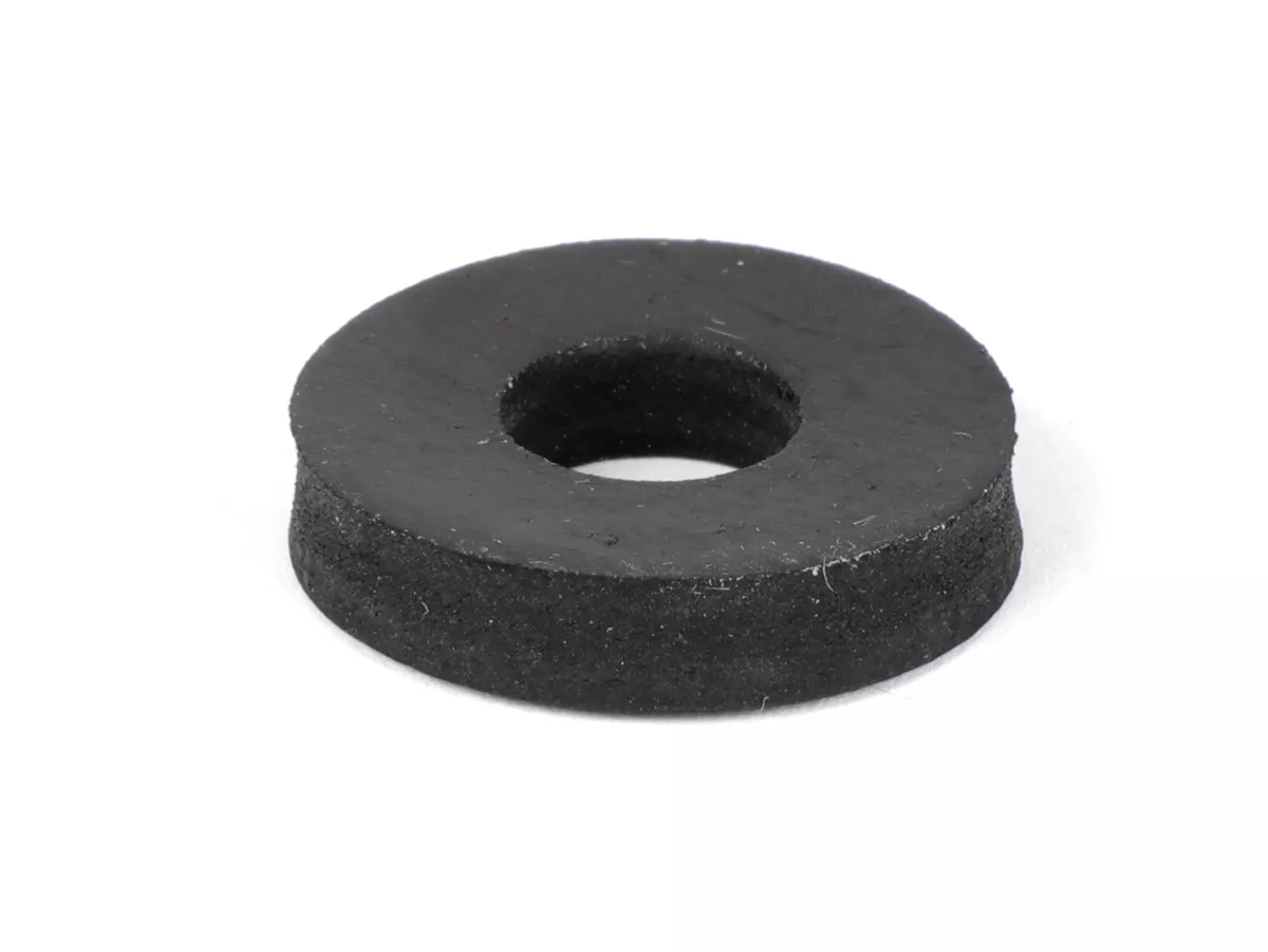 Antitrillingsrubber onder treeplank -CASA LAMBRETTA- Lambretta J 50, J 50 De Luxe, J 50 Special, J 100 Cento, J 125, Lui 50 C/CL, Lui 75 S/SL