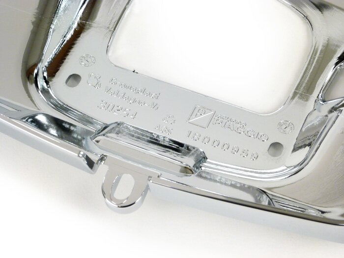Support montage feu arrière -PIAGGIO, chromé- Vespa GTS 125 (ZAPMA3100, ZAPMA3200), Vespa GTS 150 (ZAPMA3200, ZAPMA3100), Vespa GTS 250 (ZAPM45100), Vespa GTS 300 (ZAPM45200, ZAPM45202, ZAPMA3300), Vespa GTS Super 125 (ZAPM45300, ZAPMA3100, ZAPMA3200, ZAP