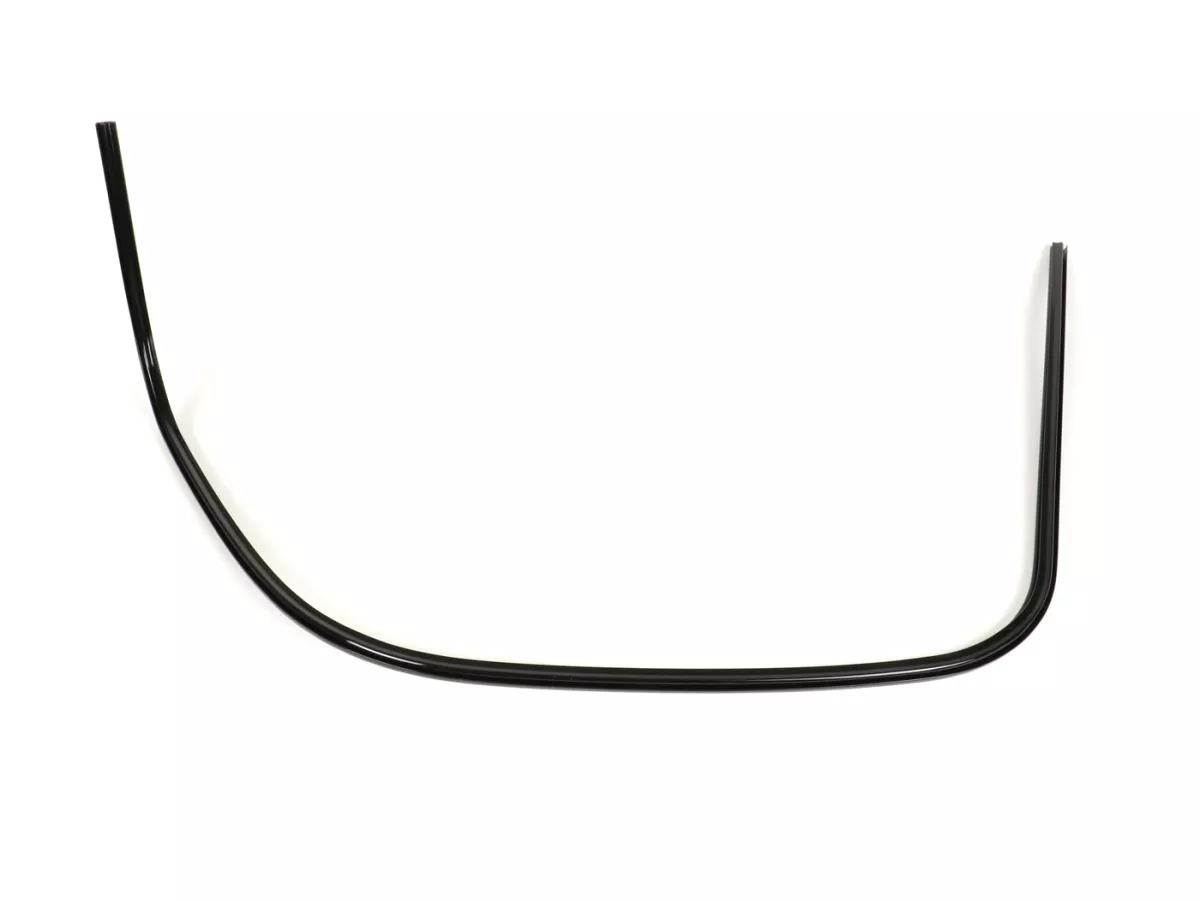 Entourage de tablier -PIAGGIO- Vespa GTS 125 (ZAPMA3700), Vespa GTS HPE 300 (ZAPMA3600), Vespa GTS Super 125 (ZAPMA3700), Vespa GTS Super HPE 300 (ZAPMA360, ZAPMD3100, ZAPMD3101, ZAPMD3102), Vespa GTV HPE 300 (ZAPMA3602, ZAPMA362) - noir - droite