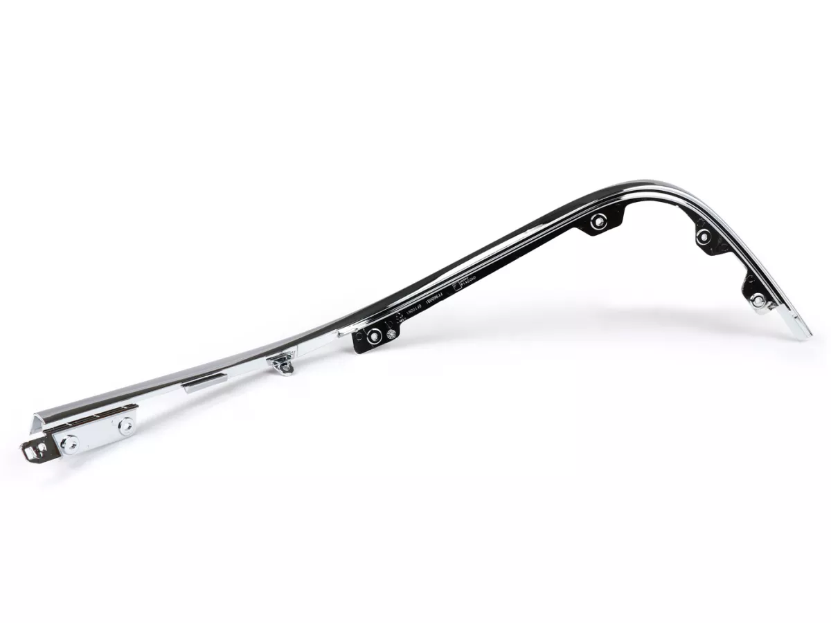 Leg shield beading lhs, chrome -PIAGGIO- Vespa GTS 125 (ZAPMD3202, ZAPMD3203), Vespa GTS 300 HPE (ZAPMD3103, ZAPMD3104)