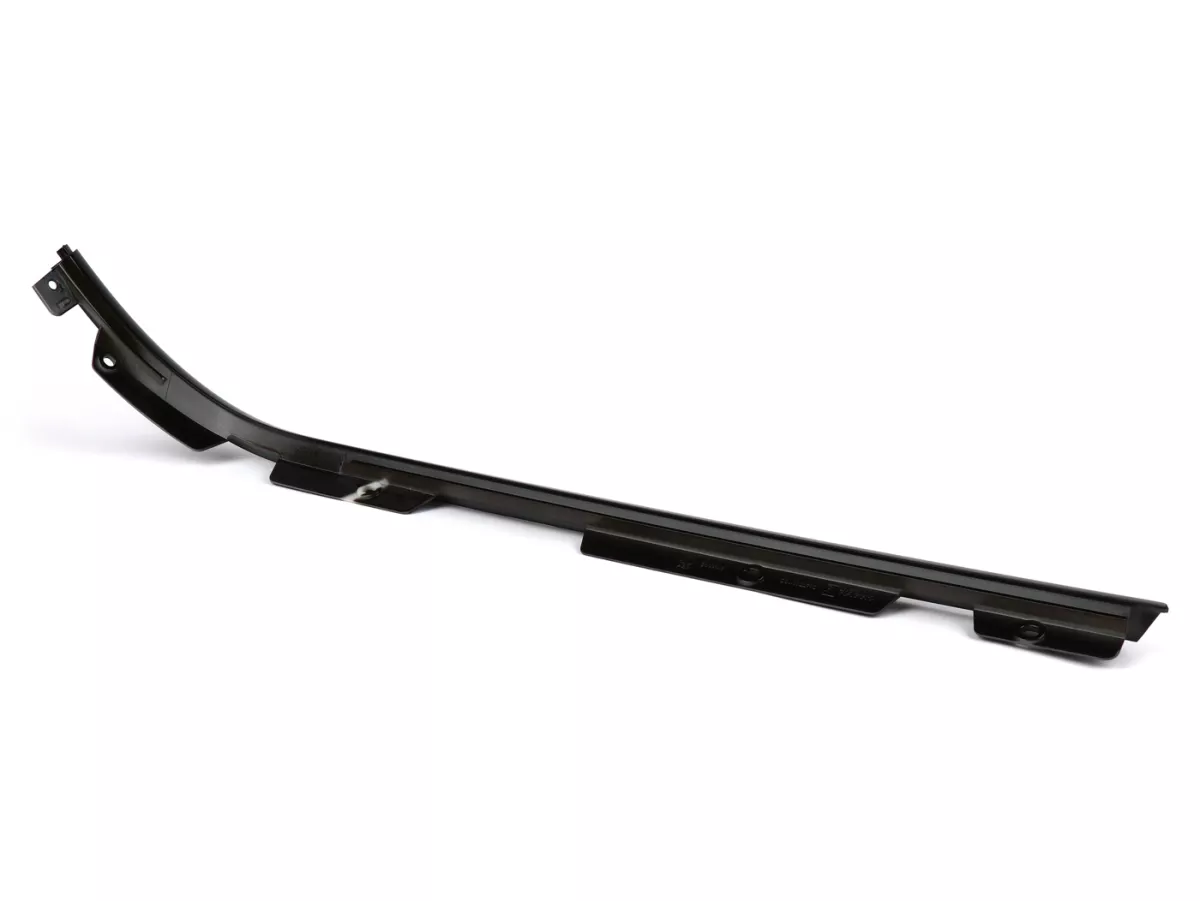 Entourage de marchepied droit, noir brillant -PIAGGIO- Vespa GTS 125 (ZAPMD3202, ZAPMD3203), Vespa GTS 300 HPE (ZAPMD3103, ZAPMD3104)