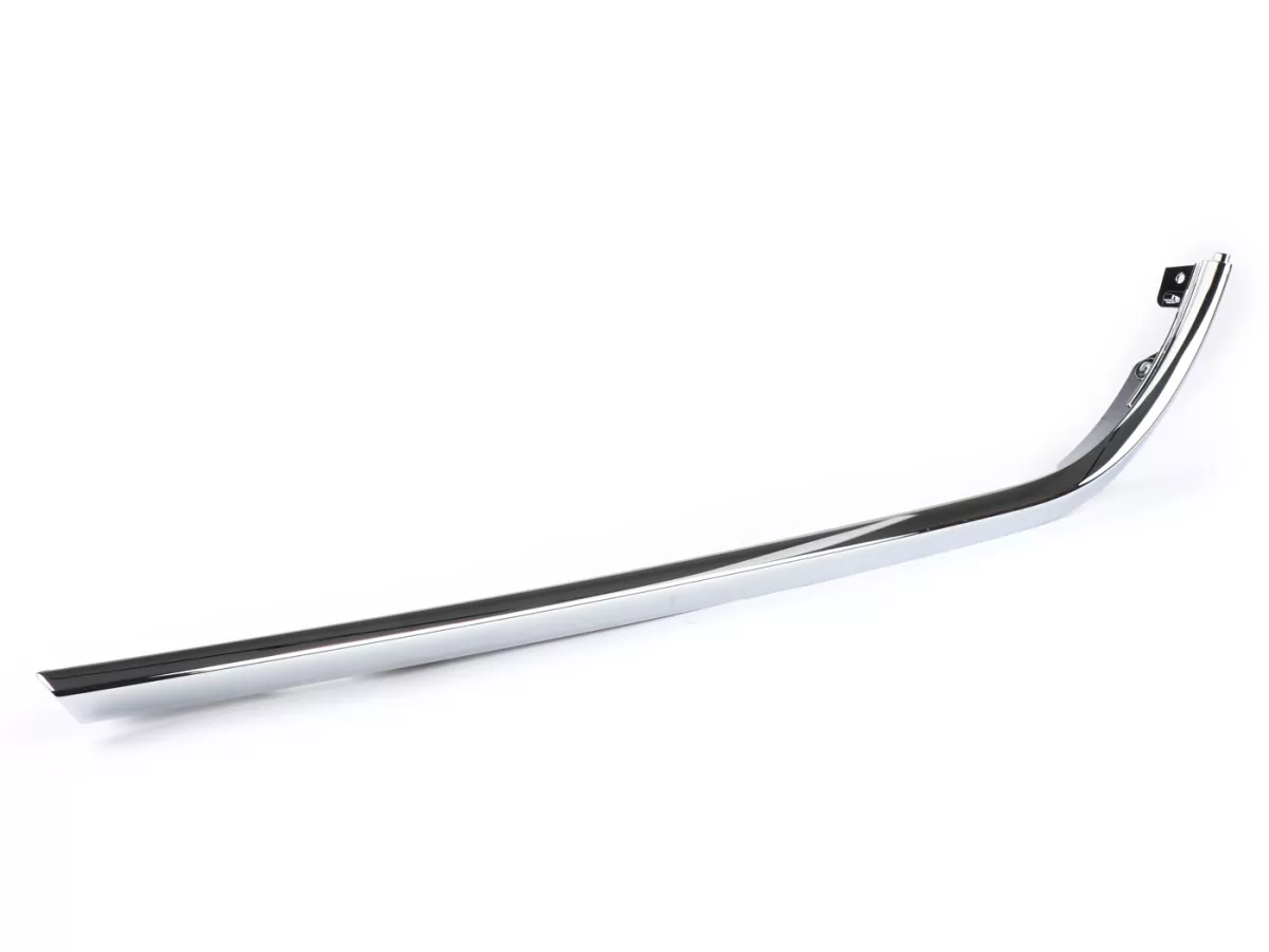 Floor board beading lhs, chrome -PIAGGIO- Vespa GTS 125 (ZAPMD3202, ZAPMD3203), Vespa GTS 300 HPE (ZAPMD3103, ZAPMD3104)