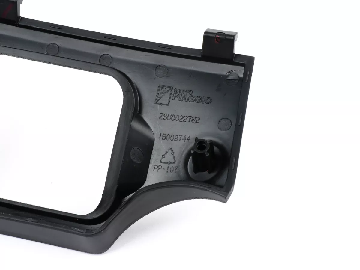 Inner leg shield flap, centre -PIAGGIO- Vespa GTS 125 (ZAPMD3202, ZAPMD3203), Vespa GTS 300 HPE (ZAPMD3103, ZAPMD3104)