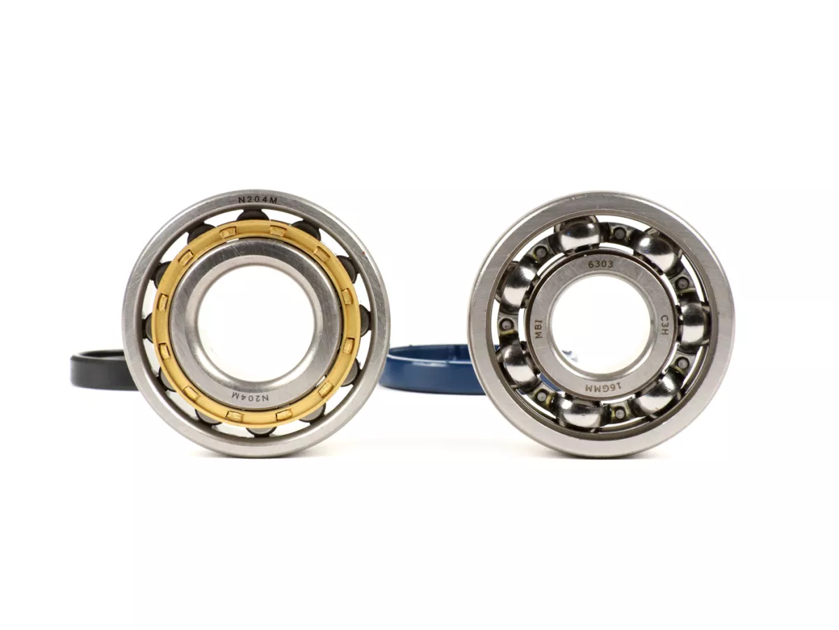 Lagersats - oljetätningssats för vevaxel -PIAGGIO- Vespa V50, PV125, ET3, PK50S, PK80S, PK125S - 1x 6303 + 1x N204