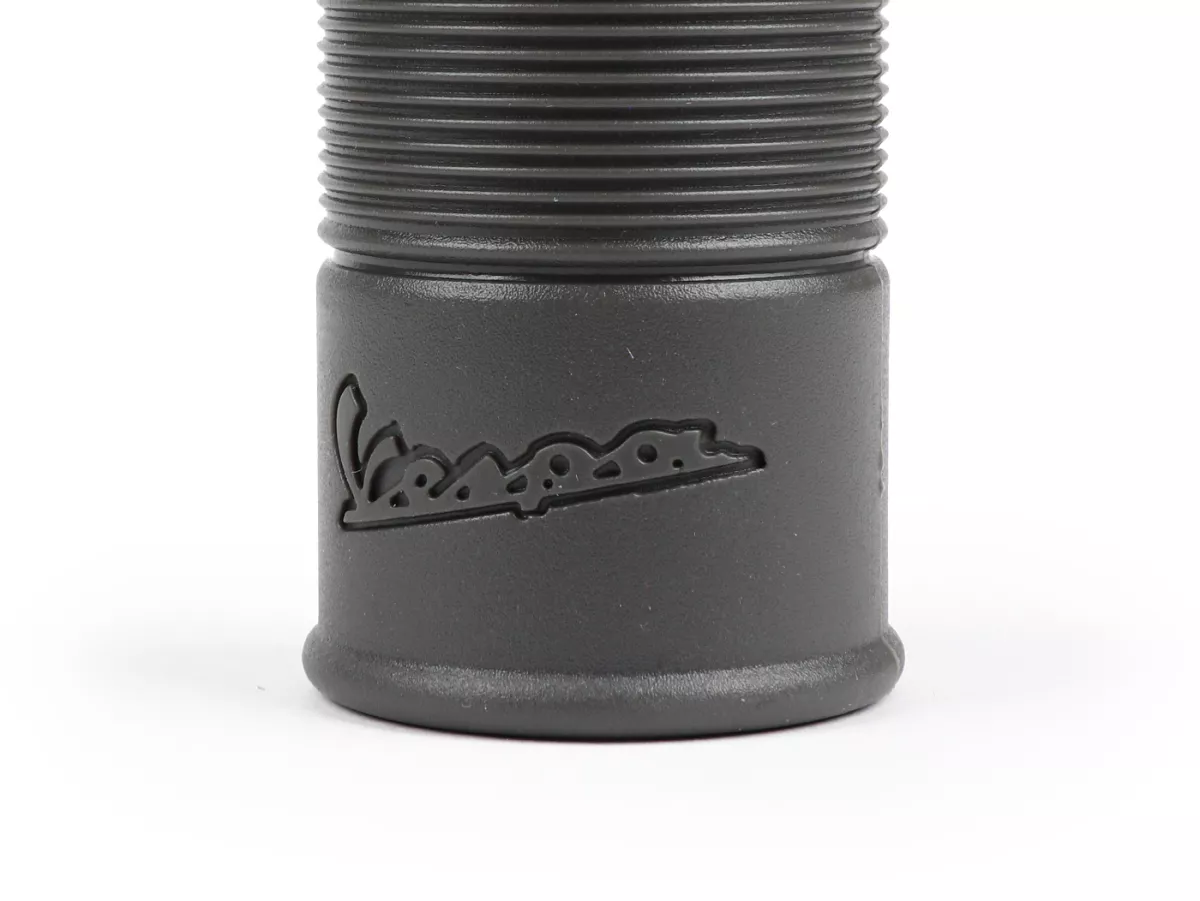 Linkergrip rubber, grijs (met Vespa-letters) -PIAGGIO- Vespa GTS 125 (ZAPMD3202, ZAPMD3203), Vespa GTS 300 HPE (ZAPMD3103, ZAPMD3104)