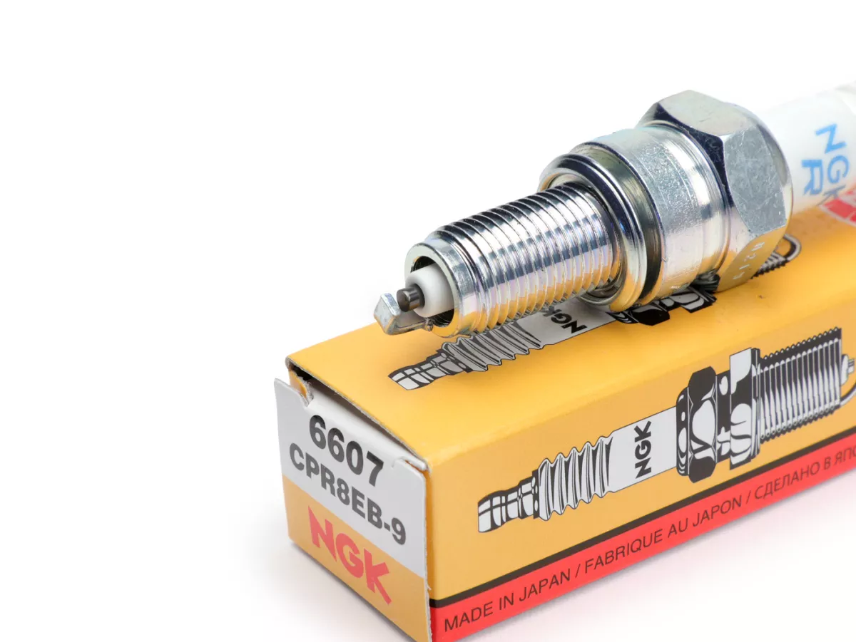 Candela -NGK CPR EB- CPR8EB-9 - PEUGEOT Metropolis 400