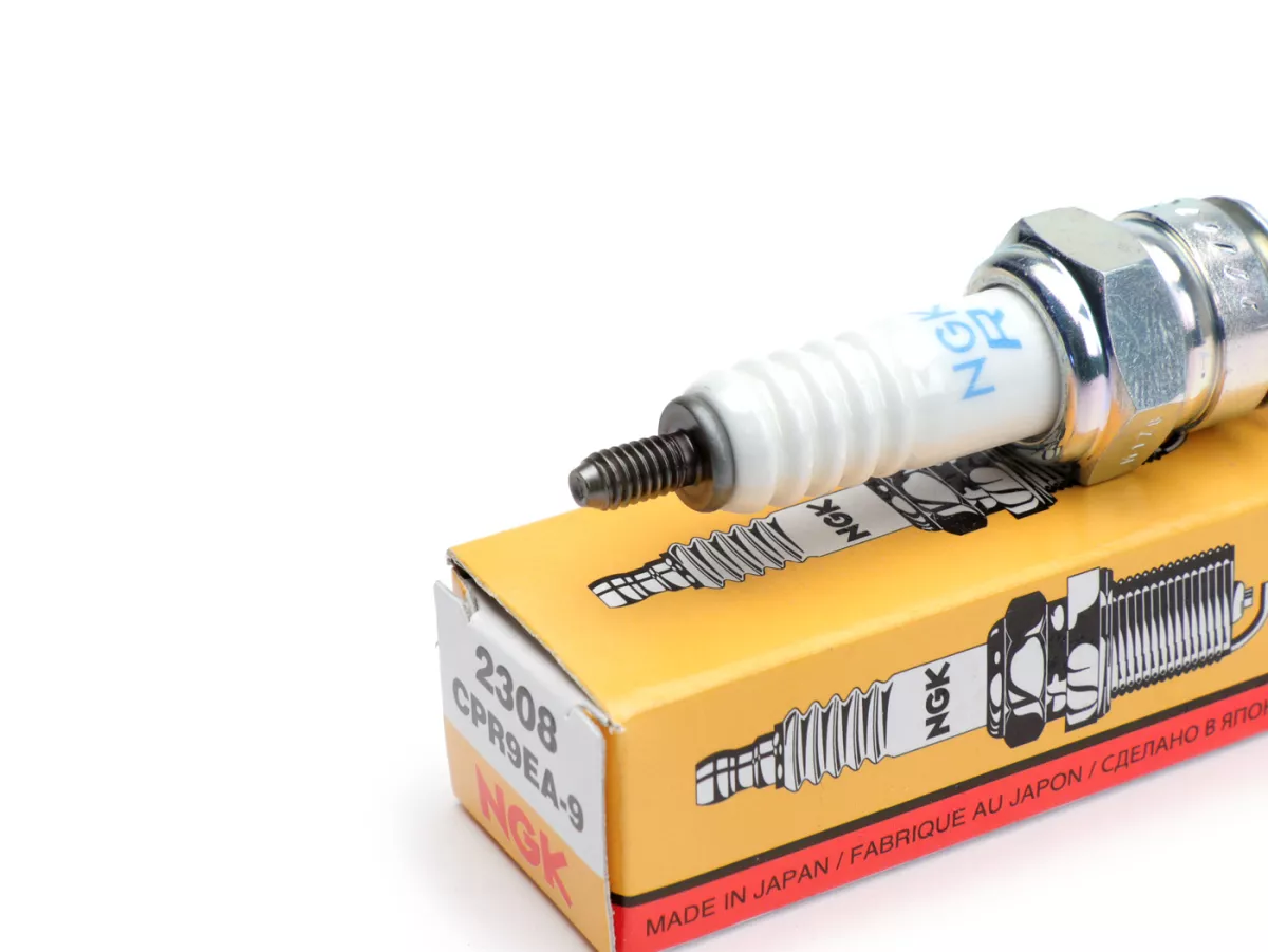 Spark Plug -NGK CPR EA- CPR9EA-9 - MBK Cityliner 125, Skycruiser 125, Evolis 125, YAMAHA X-Max 125, R-Max 125