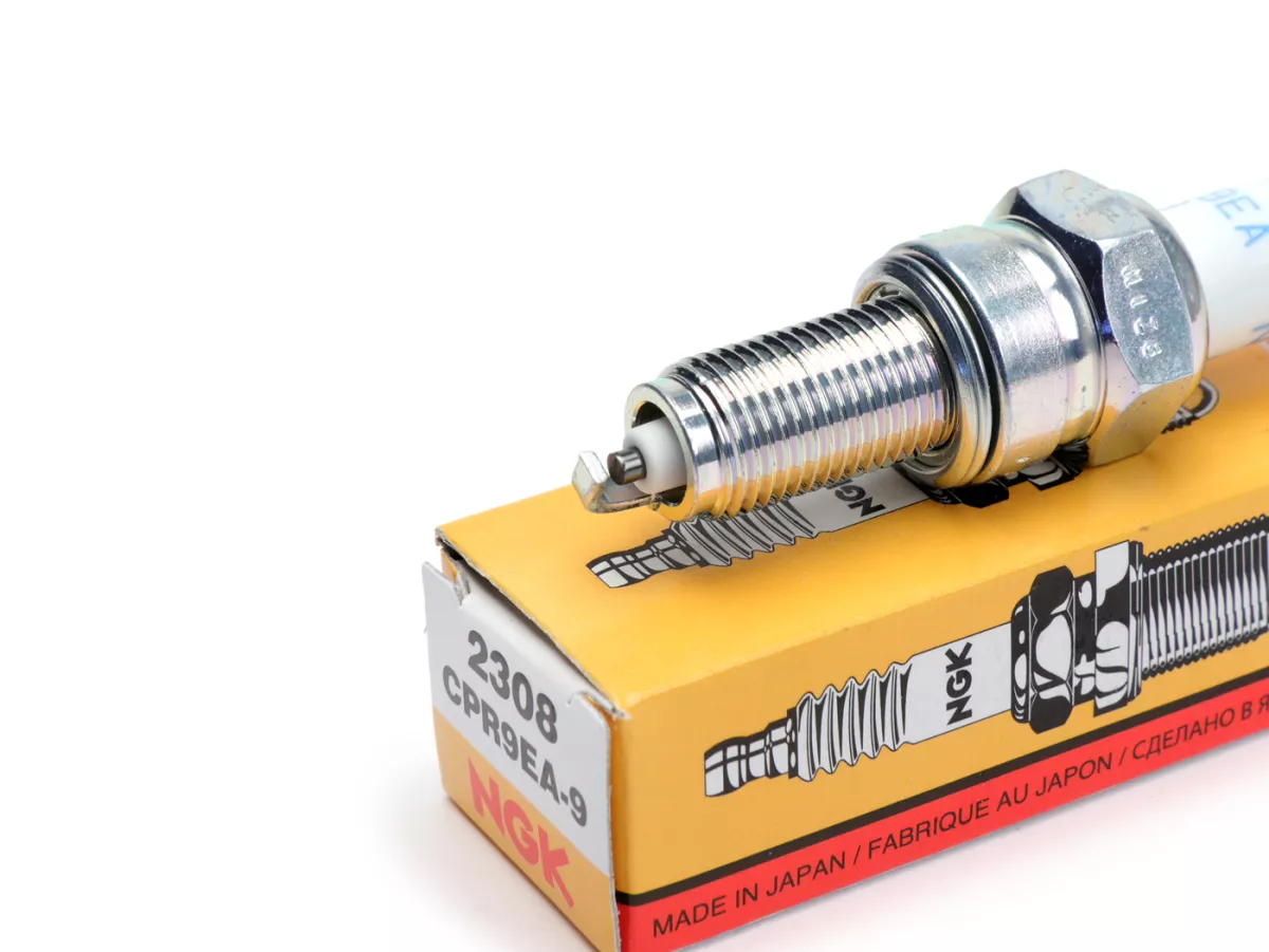 Spark Plug -NGK CPR EA- CPR9EA-9 - MBK Cityliner 125, Skycruiser 125, Evolis 125, YAMAHA X-Max 125, R-Max 125