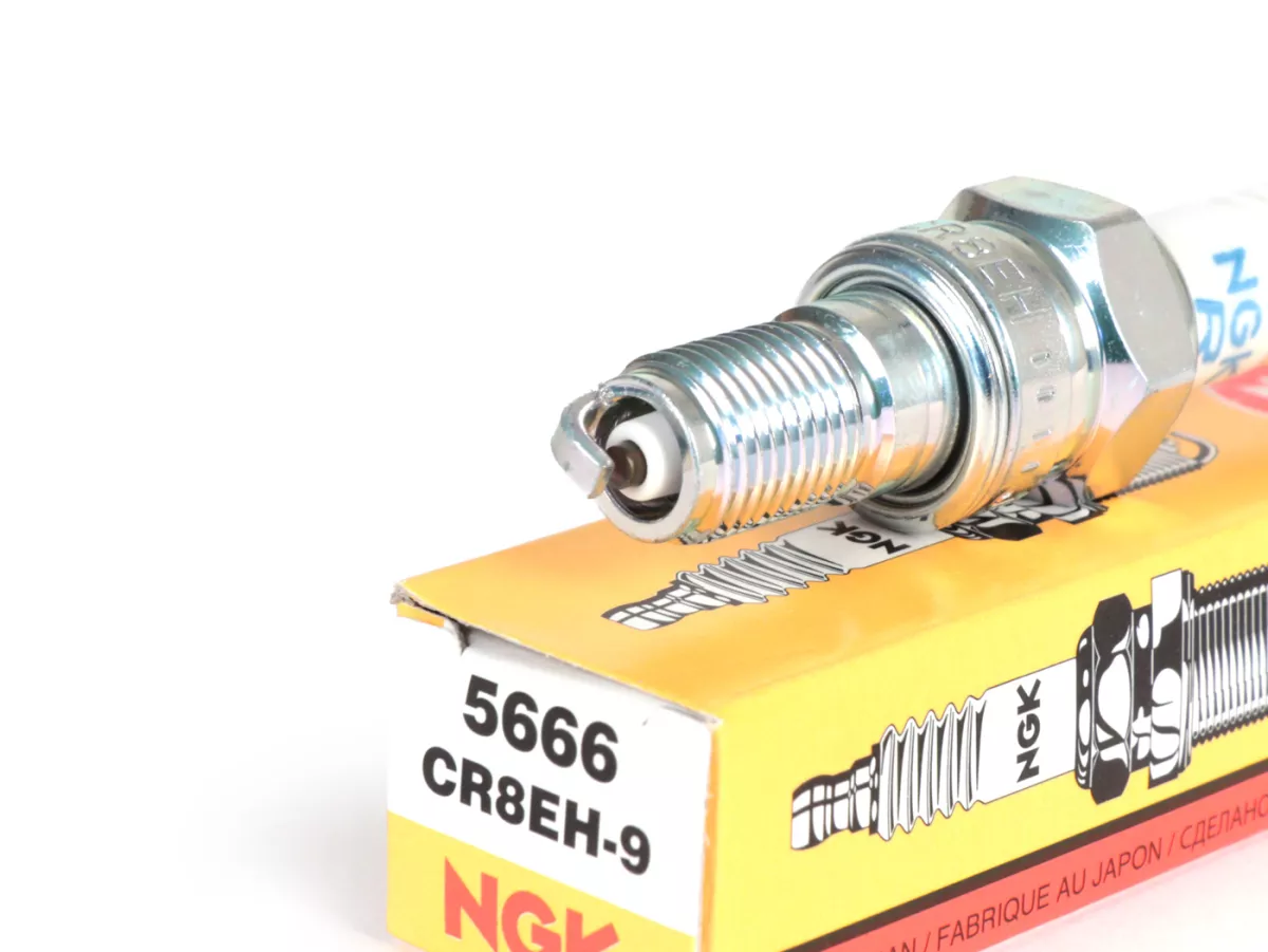 Bujía -NGK CR EH- CR8EH-9 - LML Star Deluxe 125 - 200, DAELIM Otello 125, Freewing 125, History 125, HONDA Lead 110, Dylan 125, Pantheon 125 JF12, @ 125, Silverwing 125 - 600