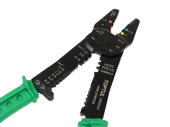 Pince à sertir universelle -TOPTUL- à la fois pince à dénuder (-6,0mm²), coupe-câble et coupe-boulon (-M5)