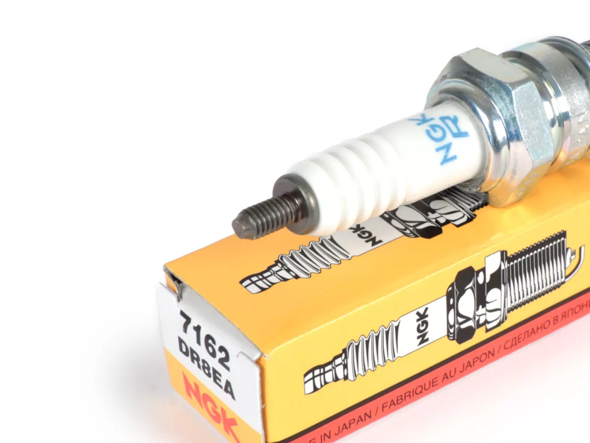 Bujía -NGK DR EA- DR8EA - YAMAHA Majesty 250, APRILIA Leonardo 250, MALAGUTI Madison 250, MBK Skyliner 250