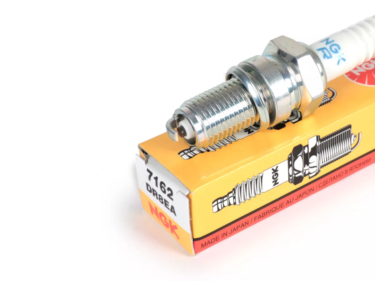 Bujía -NGK DR EA- DR8EA - YAMAHA Majesty 250, APRILIA Leonardo 250, MALAGUTI Madison 250, MBK Skyliner 250