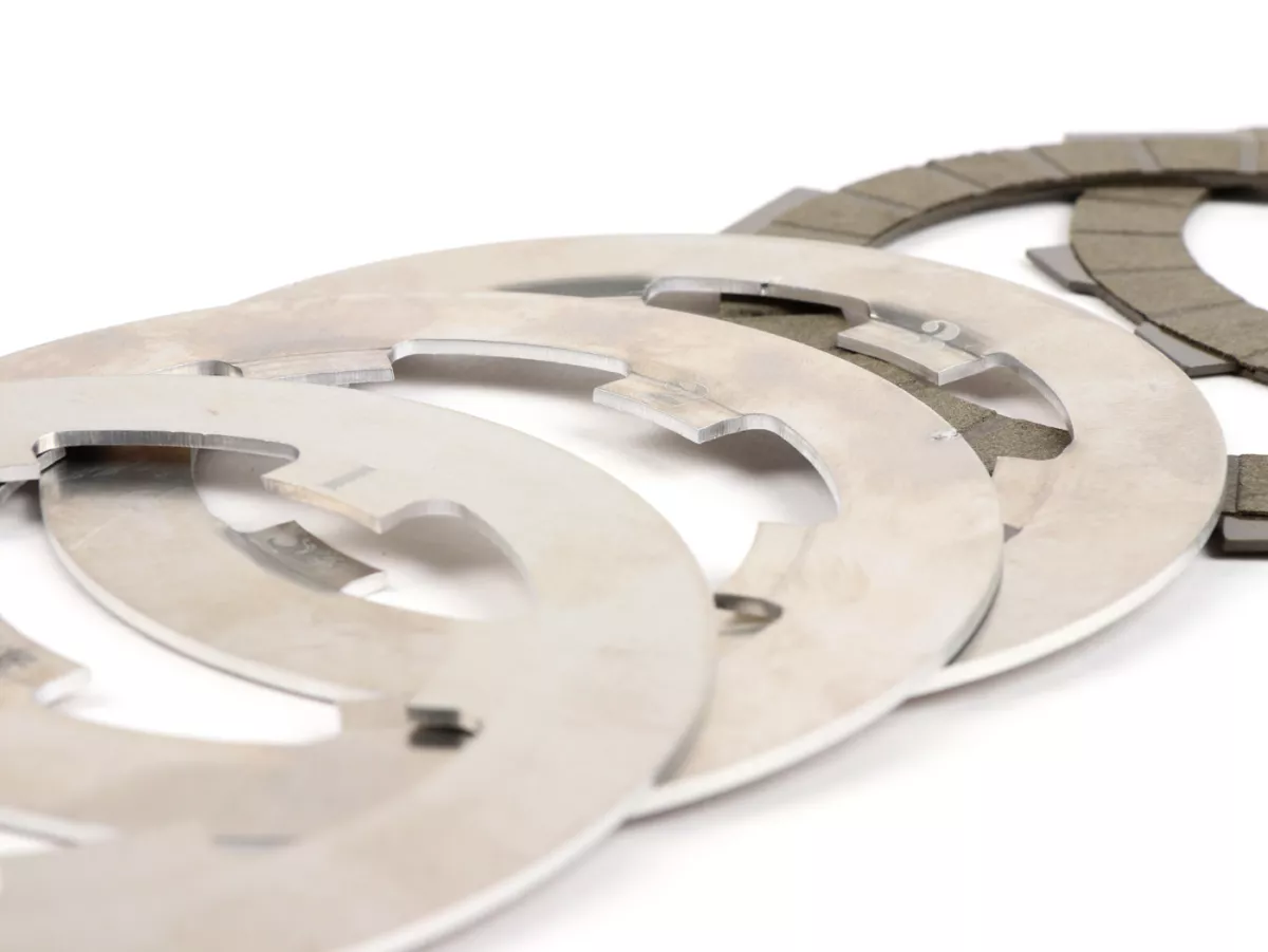Kit disques d’embrayage garnis, disques lisses incl. -FABBRI RACING FB 36, FB 24 EVO (plaquettes en liège + disques en duralumin)- Vespa Smallframe V50, V90, SS50, SS90, PV125, ET3, PK50, PK80, PK50 S, PK80 S, PK125 S, PK50 XL, PK125 XL, ETS, PK50 HP, PK5