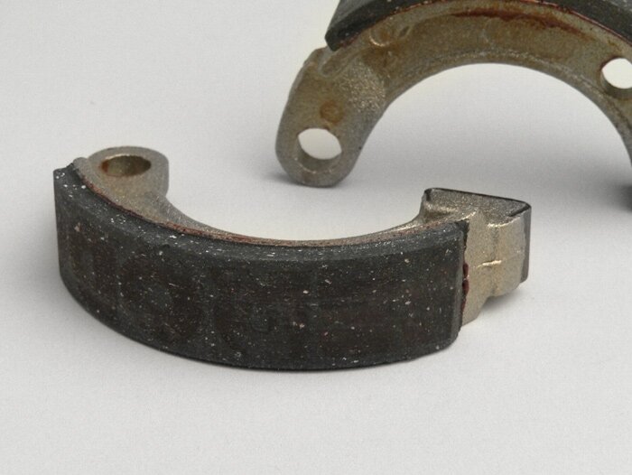 Brake shoes -FERODO Ø=80x18mm- HONDA NE Vision 50cc 1985 (f), PEUGEOT ST 50cc 1981 (f), ST Rapido Fox 50cc 1981 (f), ST L250 50cc 1980 (f)