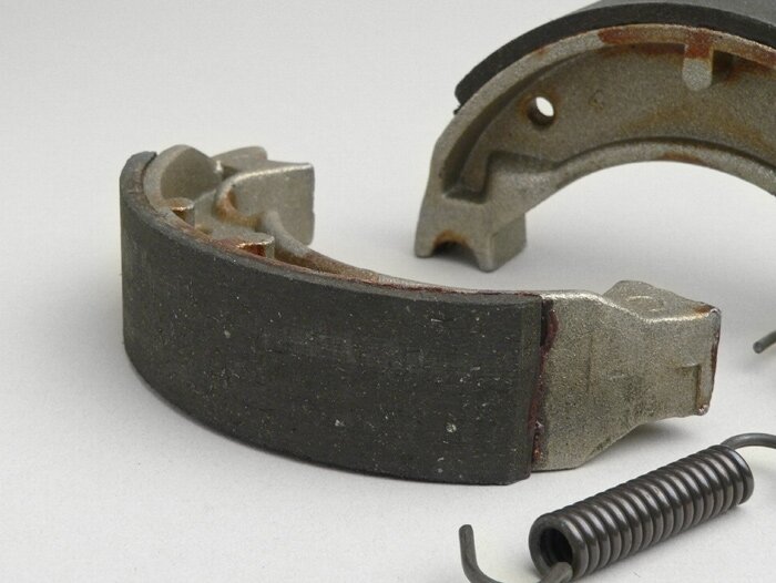 Brake shoes -GALFER Ø=110x25mm- MBK Fizz 50cc 1994 (r),YAMAHA Activ 80cc 1988 (f), Beluga 50cc 1990 (f), Beluga 80cc 1990 (f), Breeze 50cc 1995 (r), DT LCD 50cc 1996-2003 (r), DT R 50 1994-1995 (r), DT AC 80cc 1981 (f/r), DT AC 80cc 1981 (f/r), DT LC 80cc
