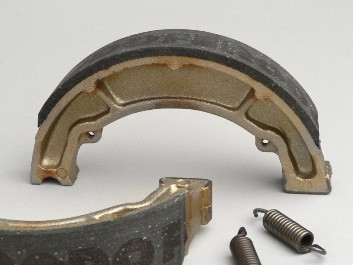 Brake shoes -FERODO Ø=130x25mm- ITALJET Velocifero (f), HONDA Helix 250 CN, PEUGEOT Elyseo 125