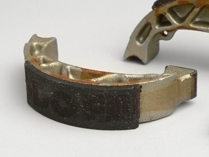 Brake shoes rear -LUCAS TRW Ø=100x20mm, without slot in the anchor pin- PIAGGIO TPH 50, NRG MC2 50, NRG 50, NTT 50, Sfera 50 RST, Sfera 80, Zip 50, GILERA Storm 50, Easy Moving 50