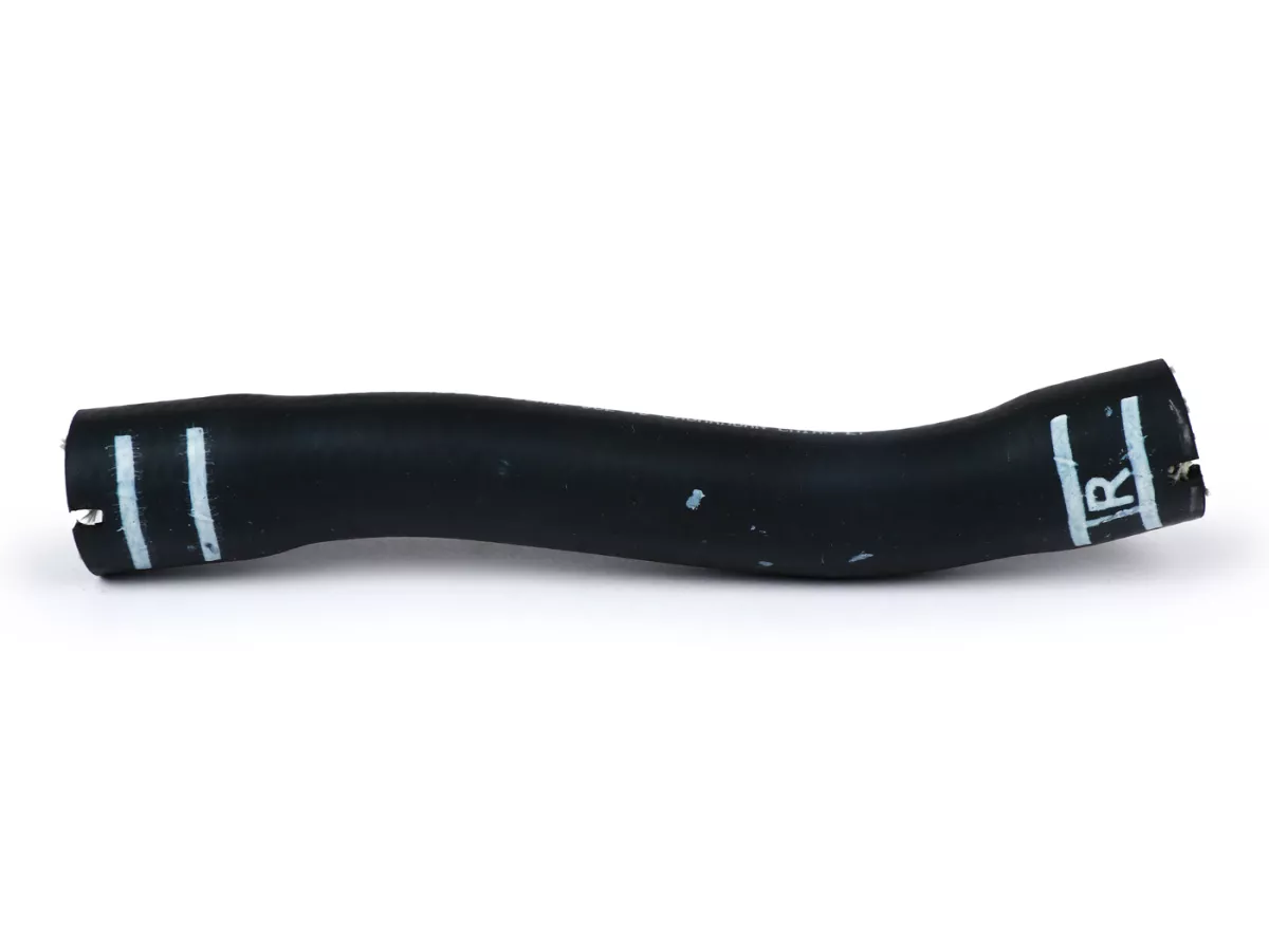 Selang radiator, kanan, atas -PIAGGIO- Vespa GTS 125 (ZAPMA3100, ZAPMA3200, ZAPMA3700, ZAPMD3200), Vespa GTS 150 (ZAPMA3200, ZAPMA3100), Vespa GTS Super 125 (ZAPMA3100, ZAPMA3200, ZAPMA3700, ZAPMD3200), Piaggio Medley 125 (RP8MA0120, RP8MA0121, RP8MB0100,