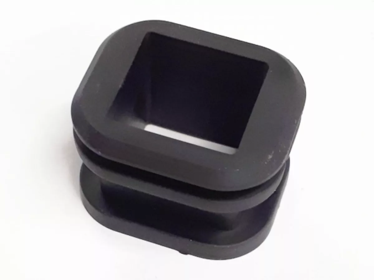 Gummibussning för USB-uttag -PIAGGIO- Vespa GTS 125 (ZAPMA3100, ZAPMA3200, ZAPMA3700), Vespa GTS 150 (ZAPMA3200, ZAPMA3100), Vespa GTS 300 (ZAPM45200, ZAPM45202, ZAPMA3300), Vespa GTS HPE 300 (ZAPMA3600, ZAPMD310), Vespa GTS Super 125 (ZAPMA3100, ZAPMA3