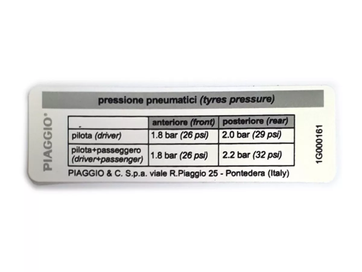 Badge -PIAGGIO- Pression des pneus - Vespa GTS 125 (ZAPMA3100, ZAPMA3200, ZAPMA3700), Vespa GTS 150 (ZAPMA3200, ZAPMA3100), Vespa GTS HPE 300 (ZAPMA3600), Vespa GTS Super 125 (ZAPMA3100, ZAPMA3200, ZAPMA3700), Vespa GTS Super 300 (ZAPMA3300), Vespa GTS