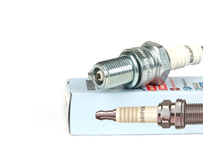 Tändstift -PIAGGIO- Champion RN3C - 50cc 2T- Aprilia, Derbi, Gilera, Piaggio, Vespa - alla 50cc 2T (utom injektion/Purejet)