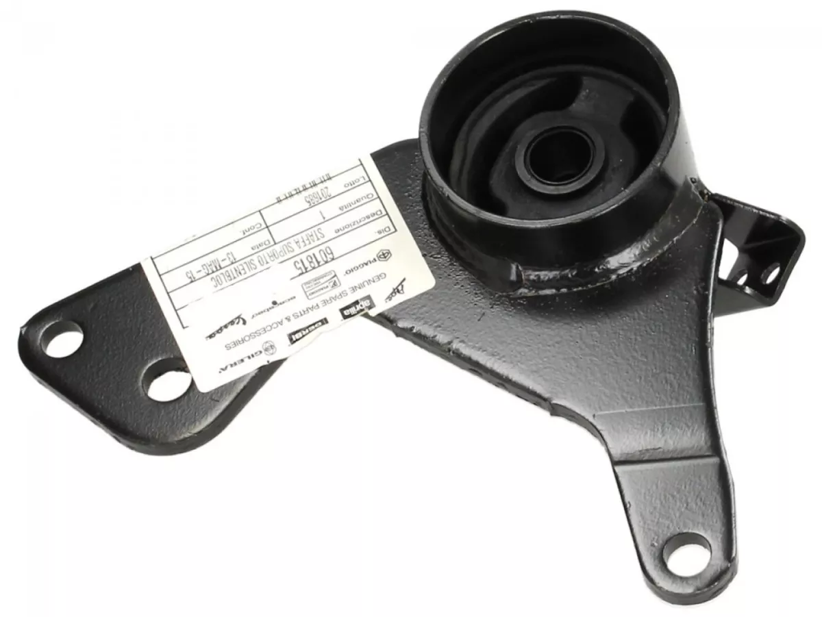 Braket untuk lengan ayun mesin -PIAGGIO- Vespa GT 250 (ZAPM45102), Vespa GTS 250 (ZAPM45100, ZAPM45101), Vespa GTS 300 (ZAPM45200, ZAPM45202, ZAPMA3300), Vespa GTS HPE 300 (ZAPMA3600, ZAPMD310), Vespa GTS Super 300 (ZAPM45200, ZAPM45202, ZAPMA3300), Vespa