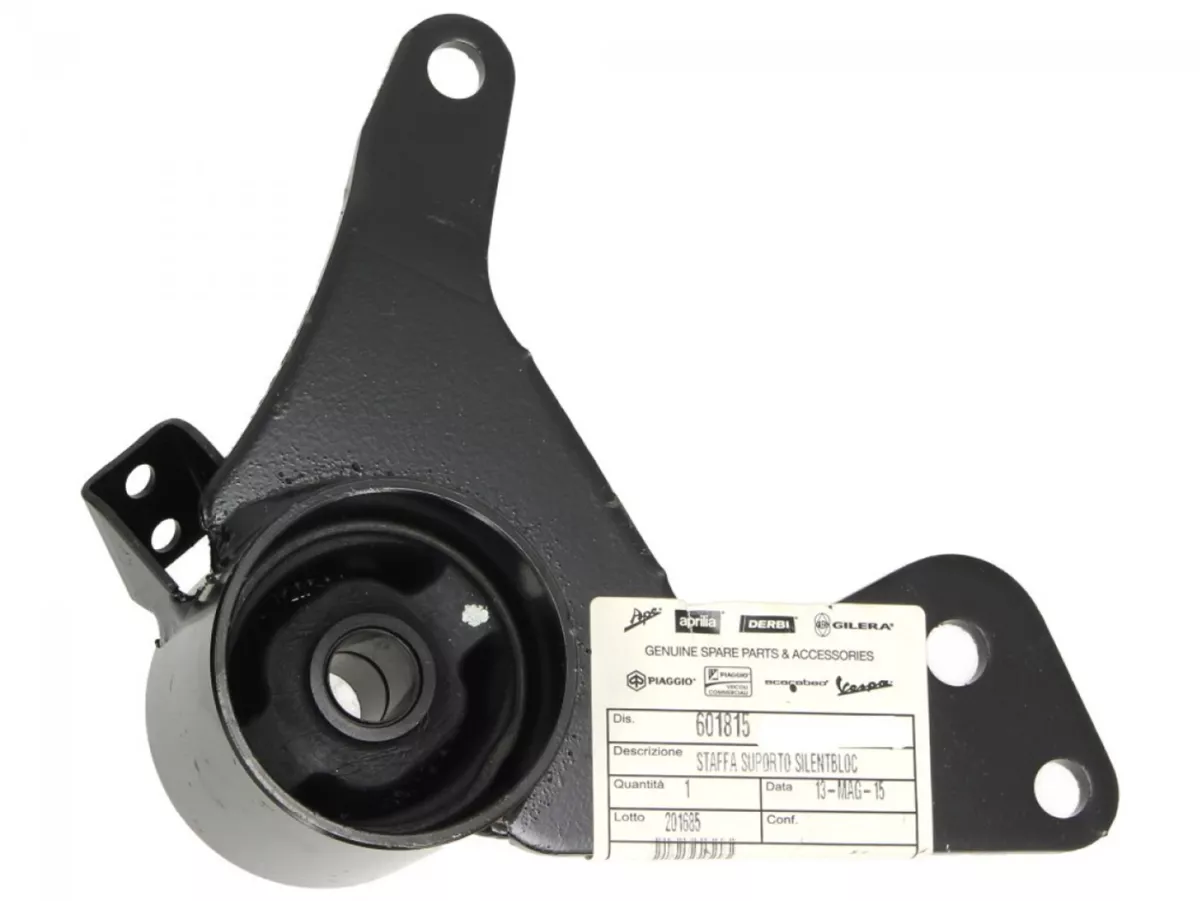 Braket untuk lengan ayun mesin -PIAGGIO- Vespa GT 250 (ZAPM45102), Vespa GTS 250 (ZAPM45100, ZAPM45101), Vespa GTS 300 (ZAPM45200, ZAPM45202, ZAPMA3300), Vespa GTS HPE 300 (ZAPMA3600, ZAPMD310), Vespa GTS Super 300 (ZAPM45200, ZAPM45202, ZAPMA3300), Vespa