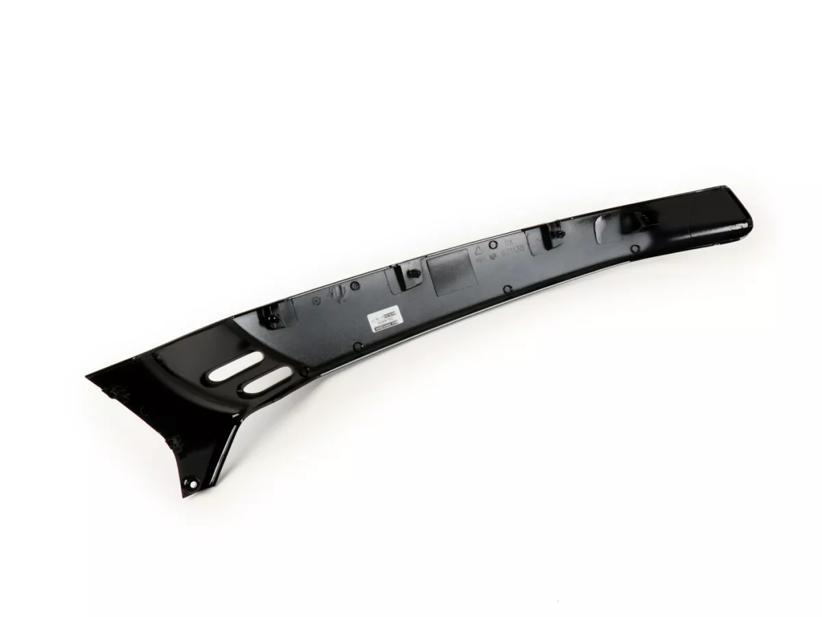 Rivestimento laterale destro -PIAGGIO- Nero (094) - Vespa GTS 125 (ZAPM31300), Vespa GTS 250 (ZAPM45100, ZAPM45101), Vespa GTS 300 (ZAPM45200, ZAPM45202), Vespa GTS Super 125 (ZAPM45300, ZAPM45301), Vespa GTS Super 300 (ZAPM45200, ZAPM45202), Vespa GTS Su