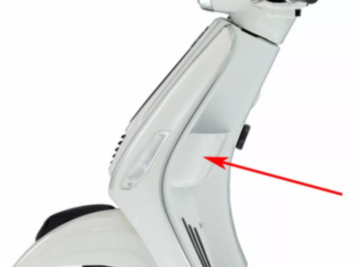 Kompartemen penyimpanan pelindung kaki kiri -PIAGGIO- Vespa S 50-150 - Montebianco Putih (544)