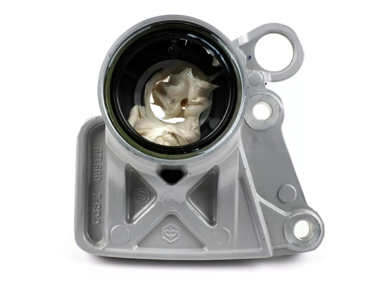 Bromsförankringsplatta - främre bromsokfäste -PIAGGIO- Vespa Primavera 125 (ZAPM81100, ZAPM81101, ZAPMA1100), Vespa Primavera 150 (ZAPM81200, ZAPM81201), Vespa Primavera 50 (ZAPC53100, ZAPC53200, ZAPC53300, ZAPC53302), Vespa Sprint 125 (RP8M82111, ZAPM813