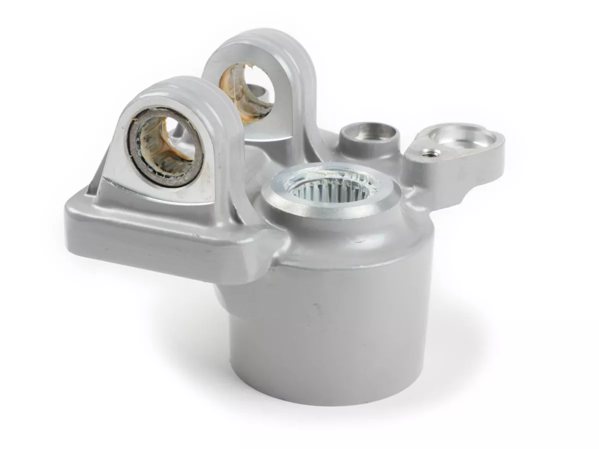 Bromsförankringsplatta - främre bromsokfäste -PIAGGIO- Vespa Primavera 125 (ZAPM81100, ZAPM81101, ZAPMA1100), Vespa Primavera 150 (ZAPM81200, ZAPM81201), Vespa Primavera 50 (ZAPC53100, ZAPC53200, ZAPC53300, ZAPC53302), Vespa Sprint 125 (RP8M82111, ZAPM813