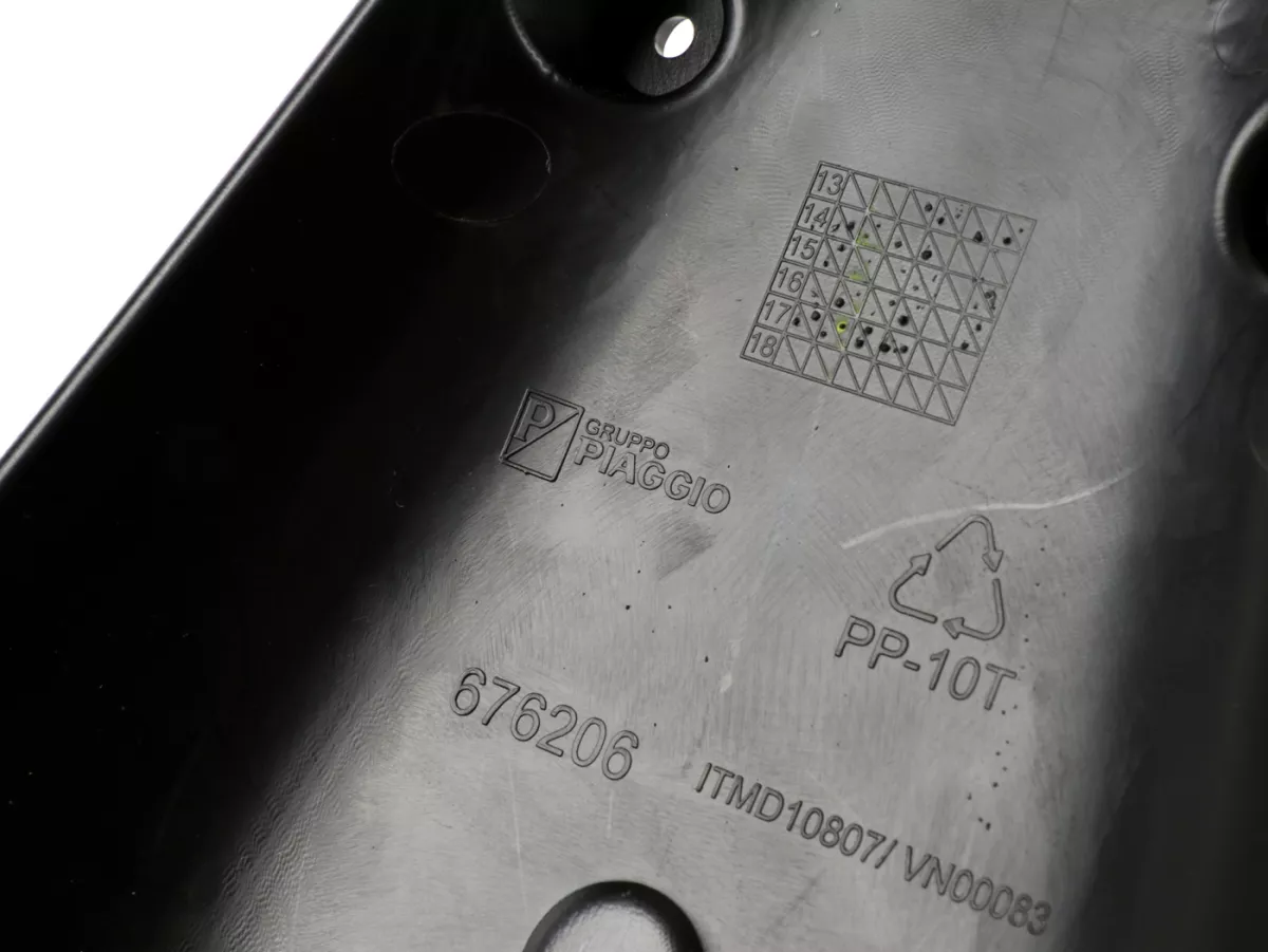 Nummerskyltshållare -PIAGGIO- Vespa Primavera 125 (ZAPM81100, ZAPM81101, ZAPMA1100, ZAPMA1101, ZAPMD1100), Vespa Primavera 150 (ZAPMA1200, ZAPM81200, ZAPM81201, ZAPMA1201, ZAPMD120), Vespa Primavera 50 (ZAPC53200, ZAPC53100, ZAPC53300,