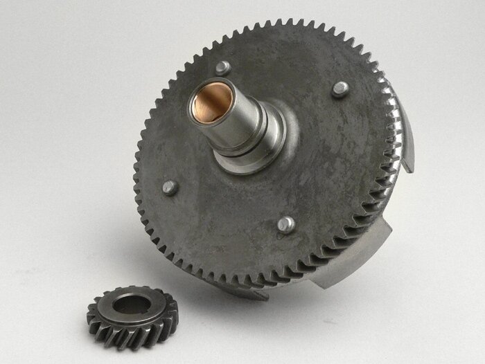 Pignon primaire -QUALITÉ OEM- Vespa V50, PV125, ET3, PK50, PK80, PK125 - 18-67 = 3,72