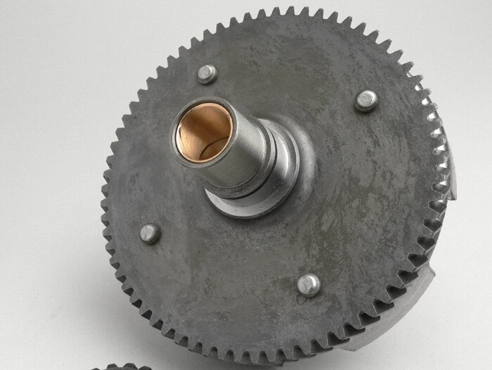 Pignon primaire -QUALITÉ OEM- Vespa V50, PV125, ET3, PK50, PK80, PK125 - 18-67 = 3,72