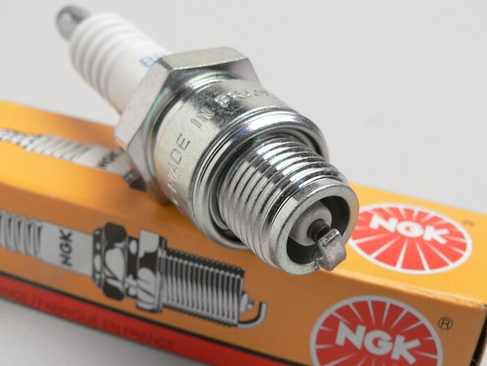 Bujía de encendido -NGK BR HS- BR6HS